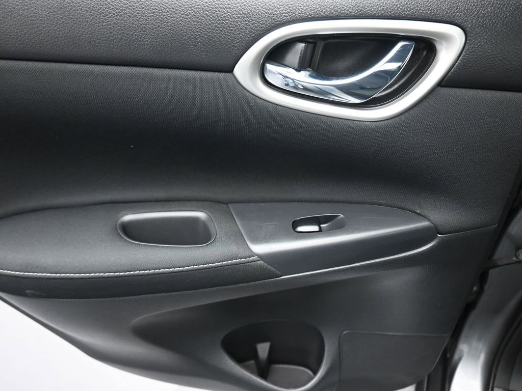 Used 2015 Nissan Sentra SV FWD image 29