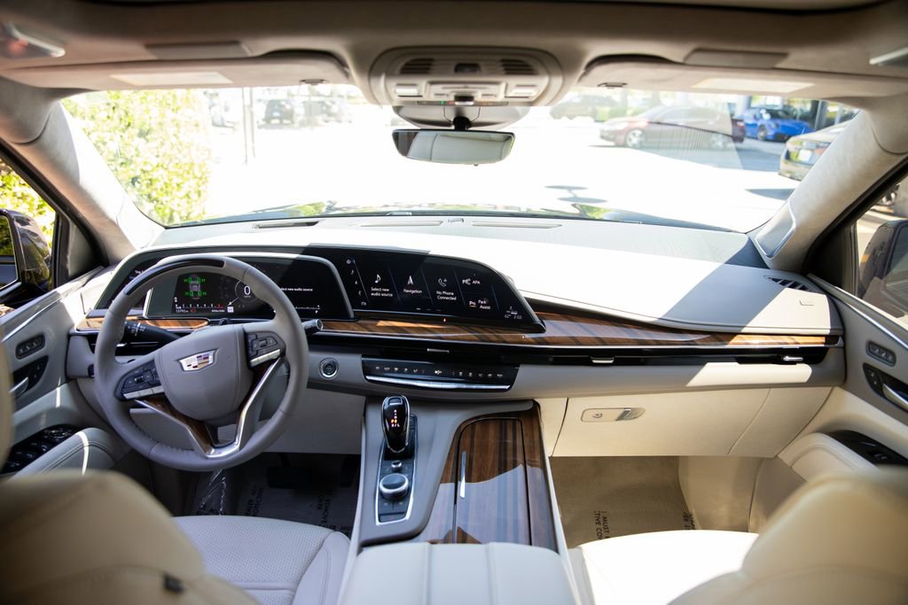 Used 2024 Cadillac Escalade Sport Platinum w/ Heavy-Duty Trailer Package image 18