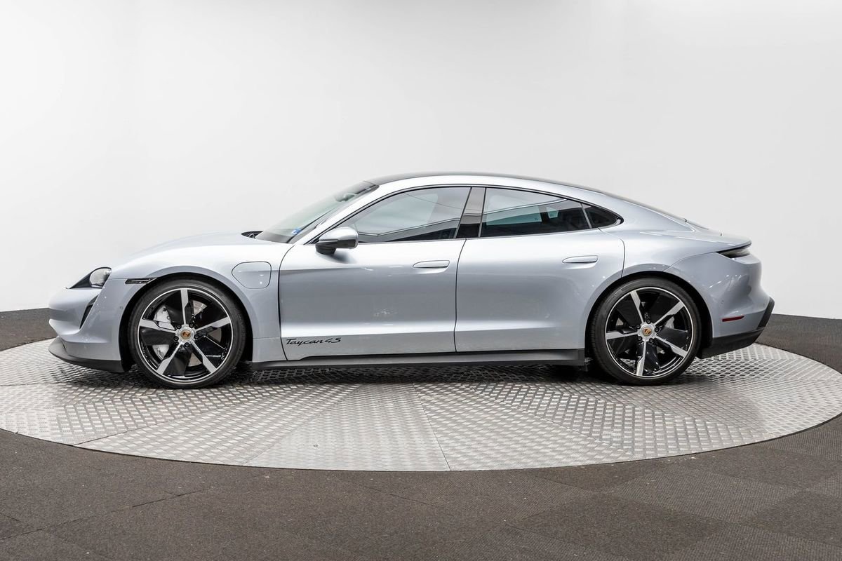 Used 2020 Porsche Taycan 4S image 8