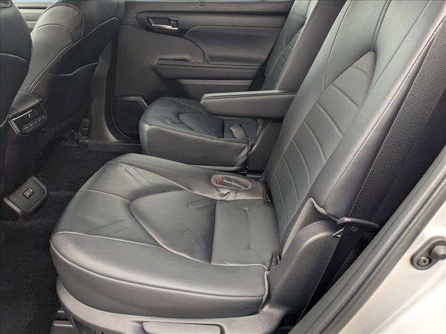 Used 2023 Toyota Highlander XLE image 18