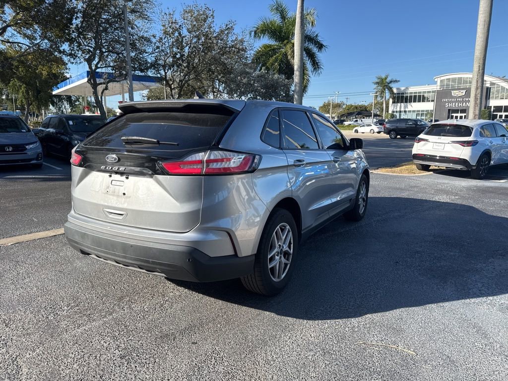 Used 2021 Ford Edge SE image 7