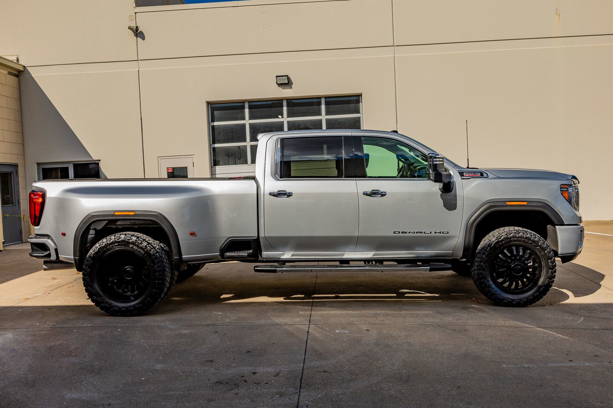 Used 2020 GMC Sierra 3500 Denali w/ Denali Ultimate Package image 11