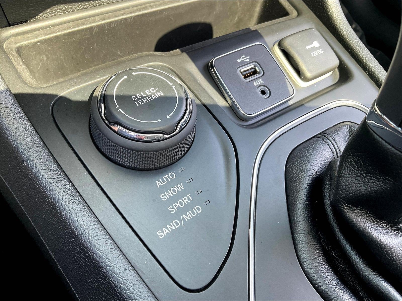 Used 2019 Jeep Cherokee Latitude Plus w/ Comfort/Convenience Group AWD/4WD image 36