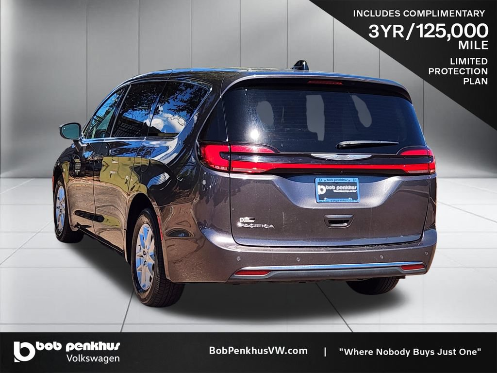 Used 2023 Chrysler Pacifica Touring-L FWD image 27