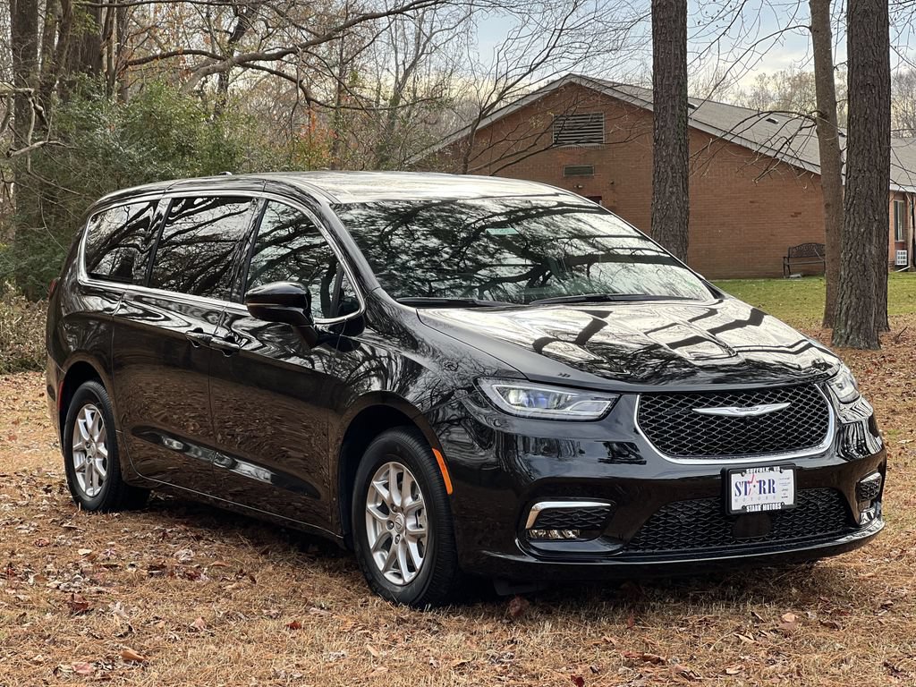 New 2026 Chrysler Pacifica Select FWD image 1