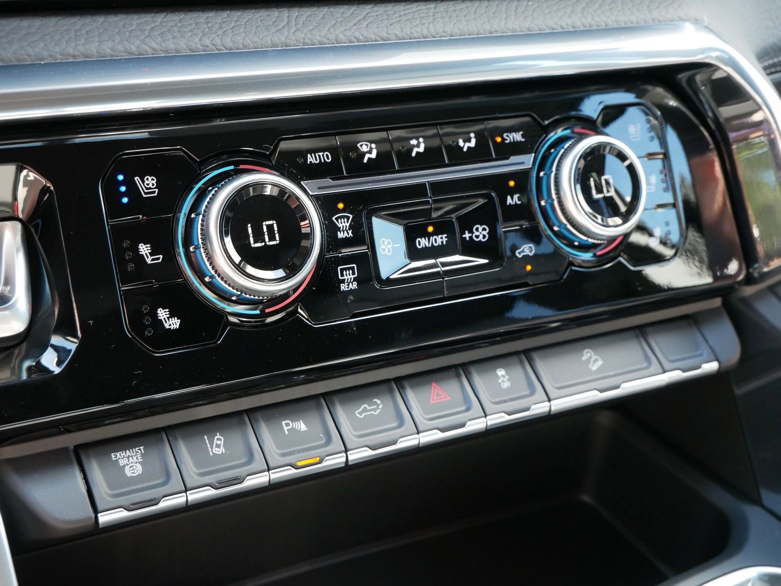 New 2026 GMC Sierra 3500 Denali w/ Denali Reserve Package image 12