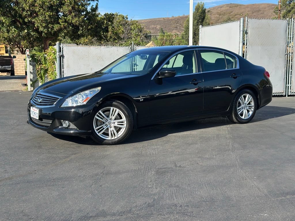 Used 2015 INFINITI Q40 w/ Navigation Package RWD image 1