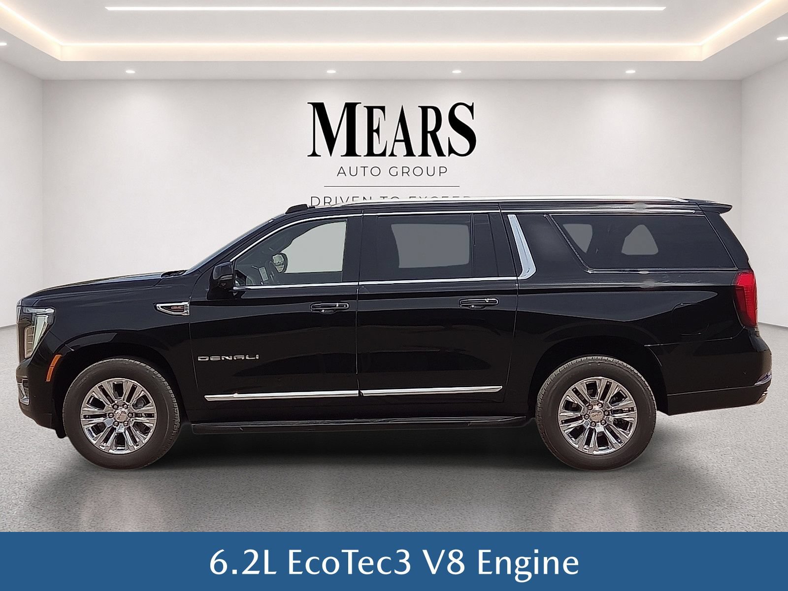 Used 2025 GMC Yukon XL Denali AWD/4WD image 3
