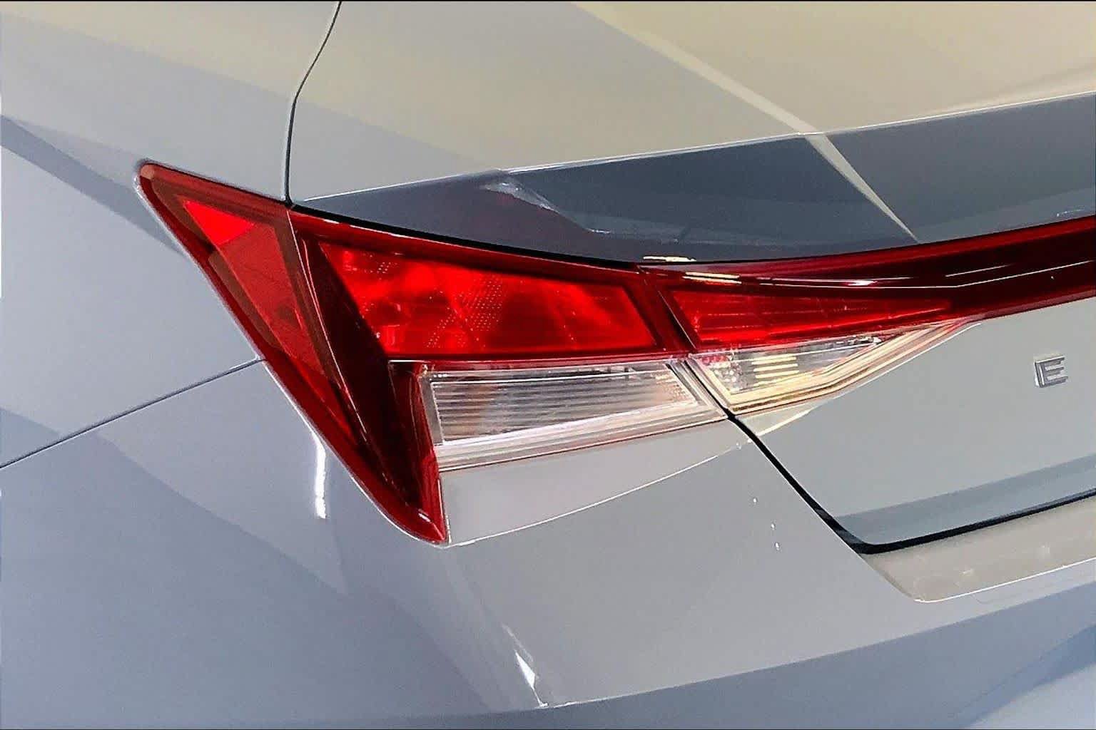Used 2023 Hyundai Elantra SEL FWD image 28