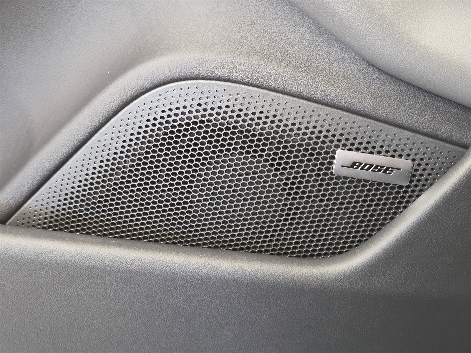 Used 2025 Porsche Taycan image 15