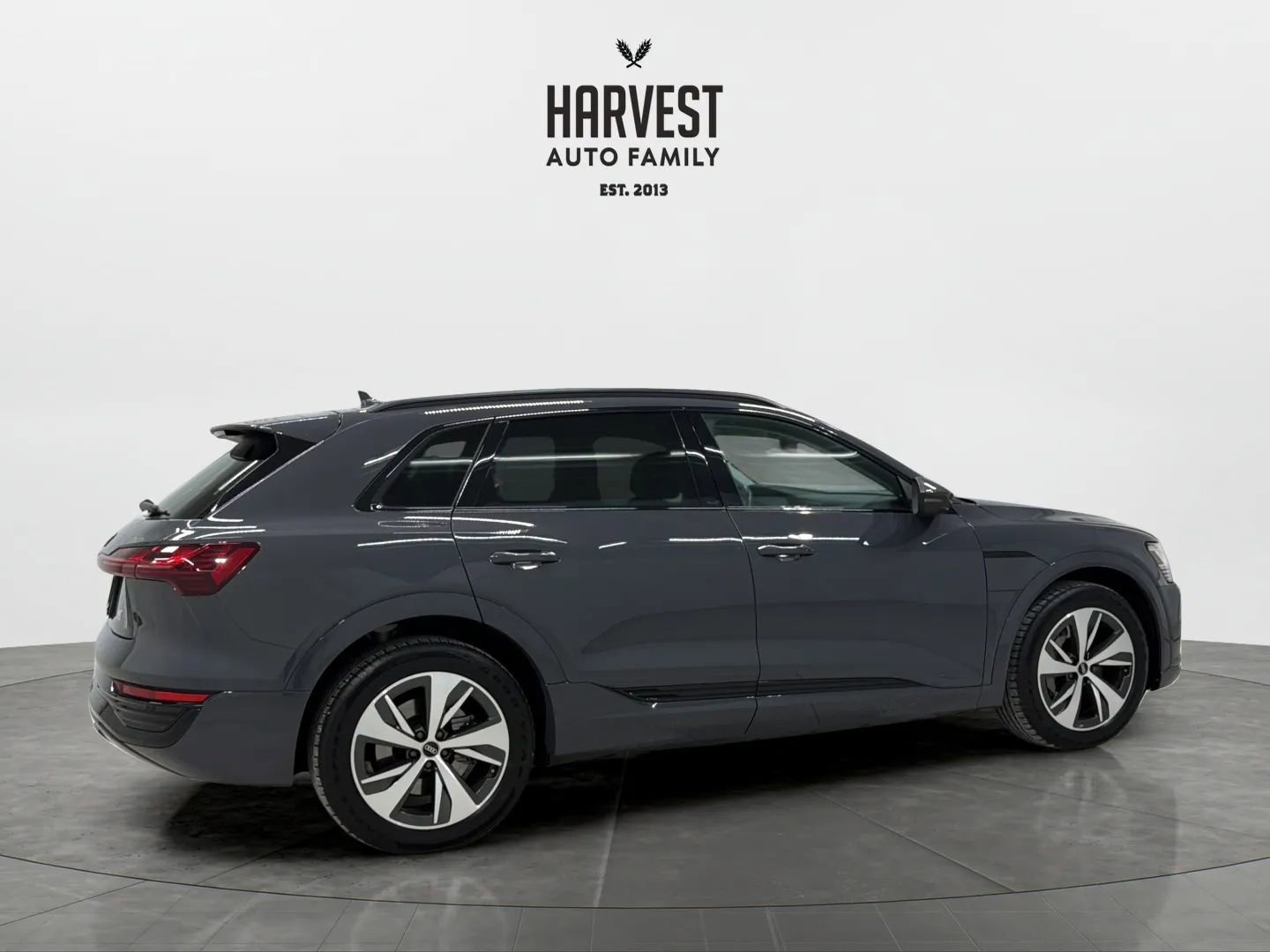 Used 2024 Audi Q8 e-tron Premium image 7