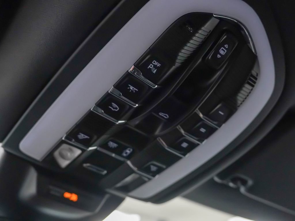 Certified 2026 Porsche Macan AWD/4WD image 27