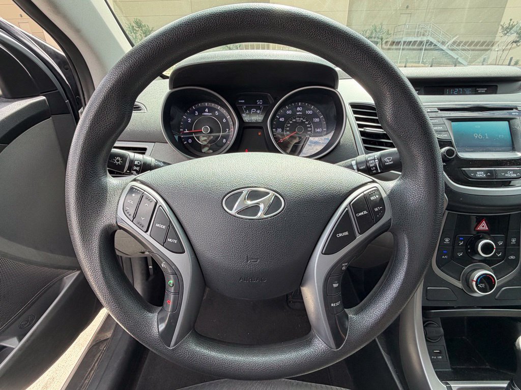 Used 2015 Hyundai Elantra SE w/ Option Group 02 FWD image 12