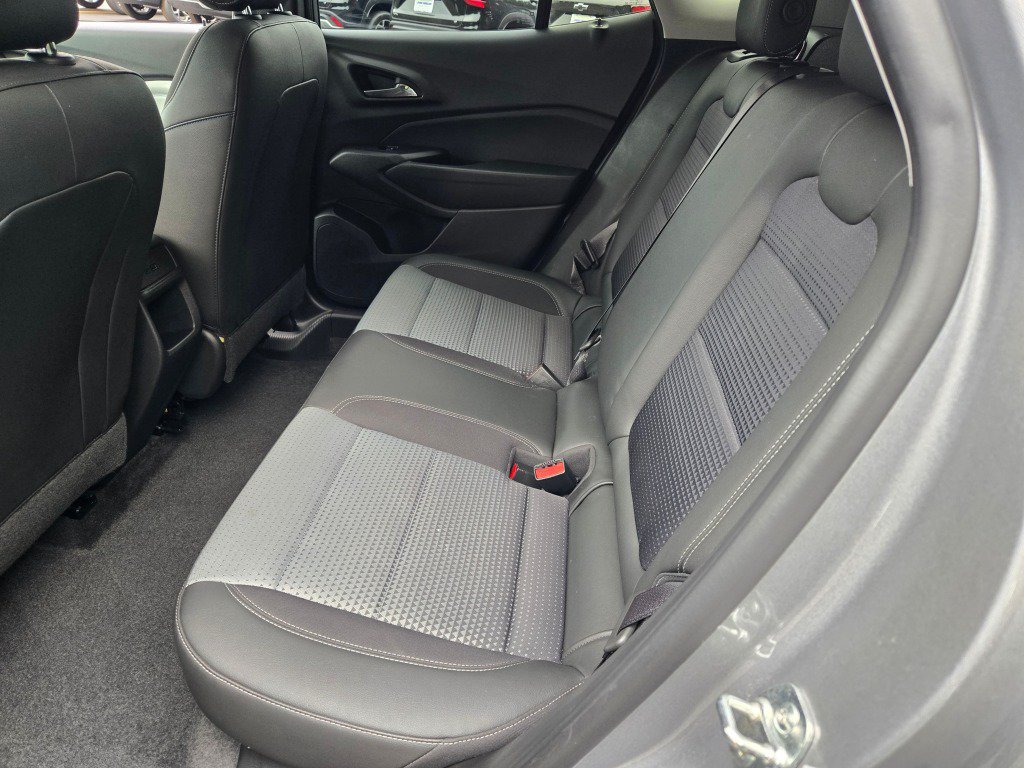 Certified 2025 Chevrolet Trax LT FWD image 15