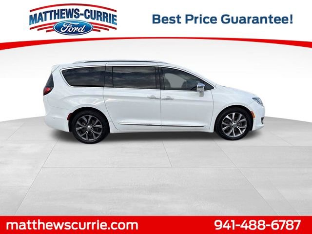 Used 2017 Chrysler Pacifica Limited image 3