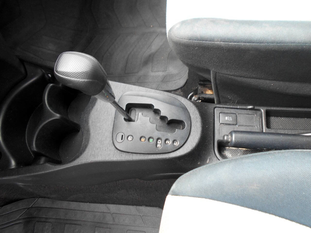Used 2014 Toyota Yaris L FWD image 14