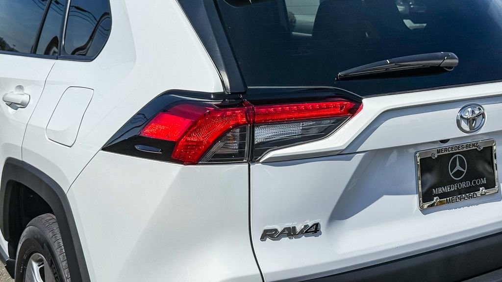 Used 2025 Toyota RAV4 XLE AWD/4WD image 10