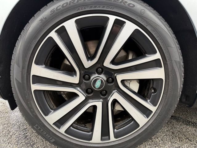 Used 2023 Land Rover Range Rover SE image 8