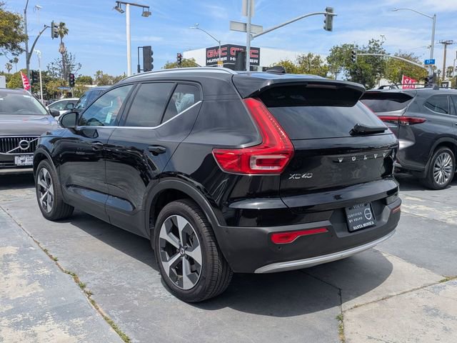 Certified 2025 Volvo XC40 B5 Plus AWD/4WD image 5