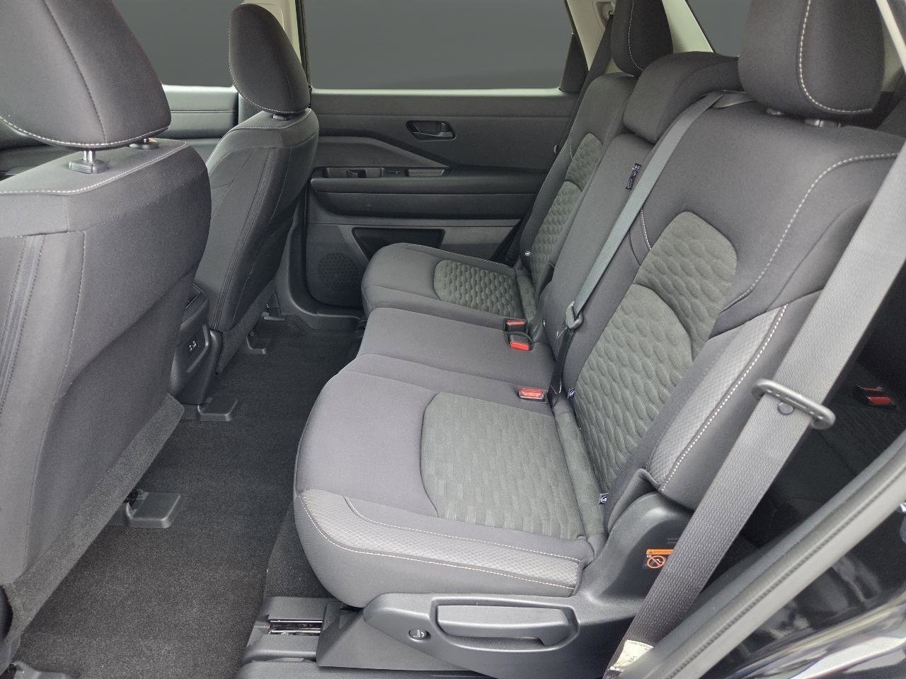 Used 2023 Nissan Pathfinder S AWD/4WD image 12