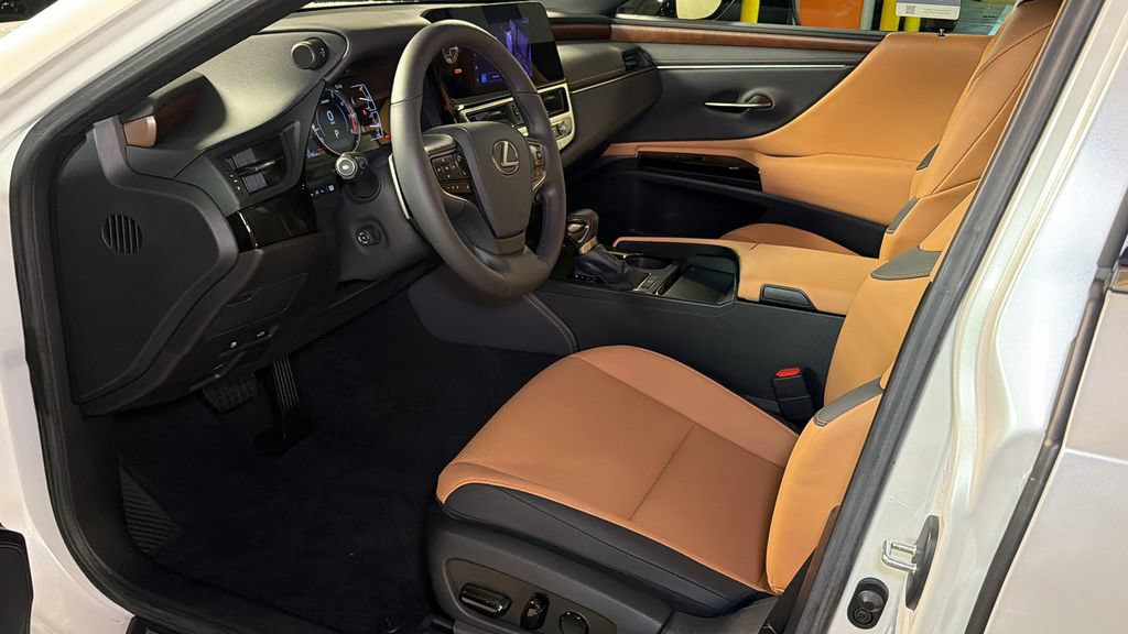 Certified 2024 Lexus ES 350 w/ Premium Package FWD image 18