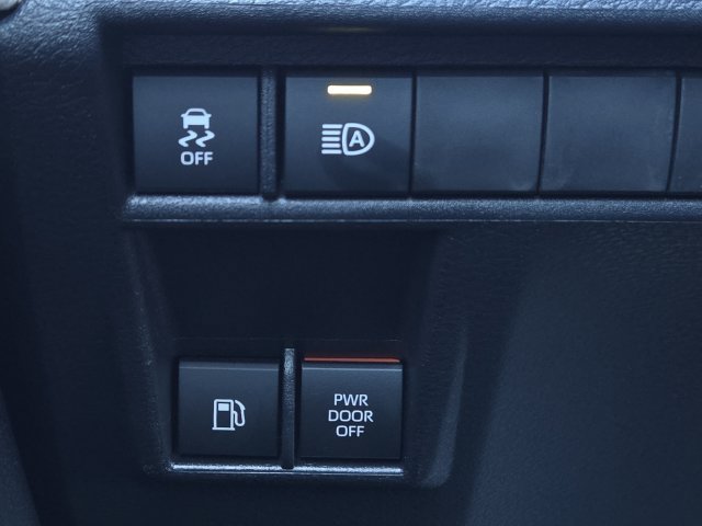 Certified 2026 Toyota Sienna Limited FWD image 27