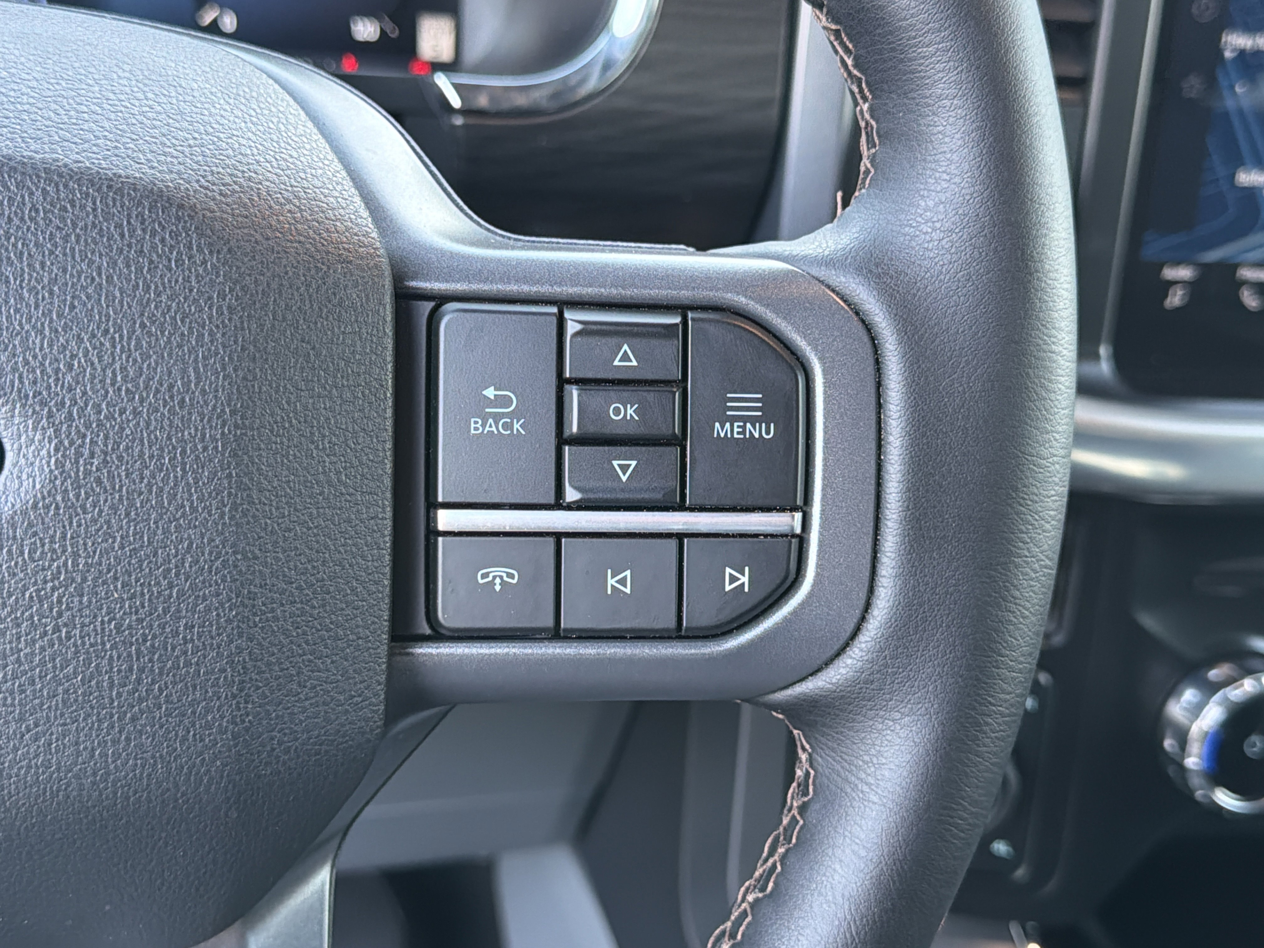 Used 2025 Ford F150 Lariat w/ Equipment Group 501A Mid image 27