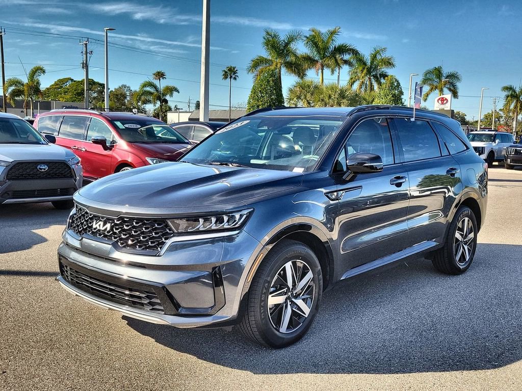 Used 2023 Kia Sorento S w/ Panoramic Sunroof Package image 2