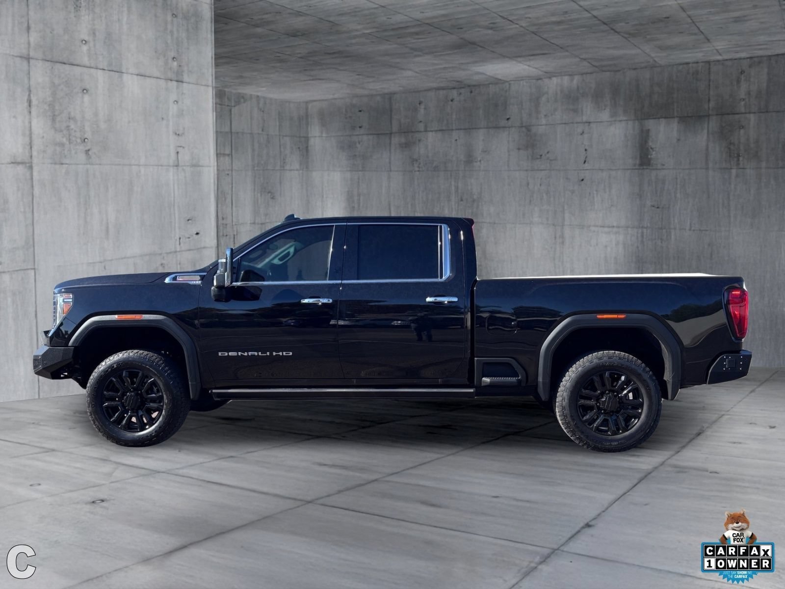 Used 2022 GMC Sierra 2500 Denali w/ Denali Black Diamond Edition AWD/4WD image 3