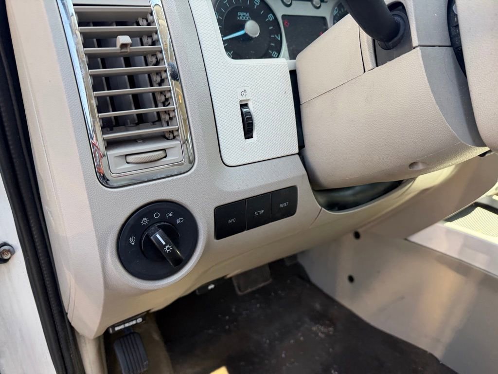 Used 2010 Mercury Mariner Premier image 12