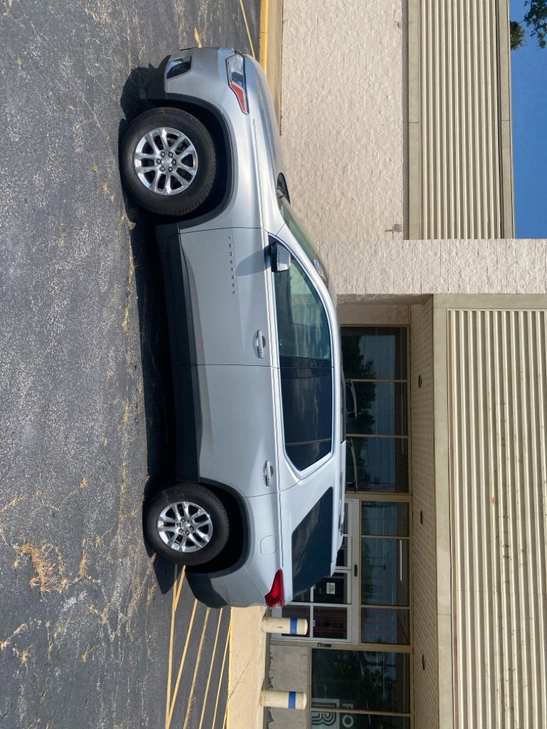 Used 2018 Chevrolet Traverse LT image 2