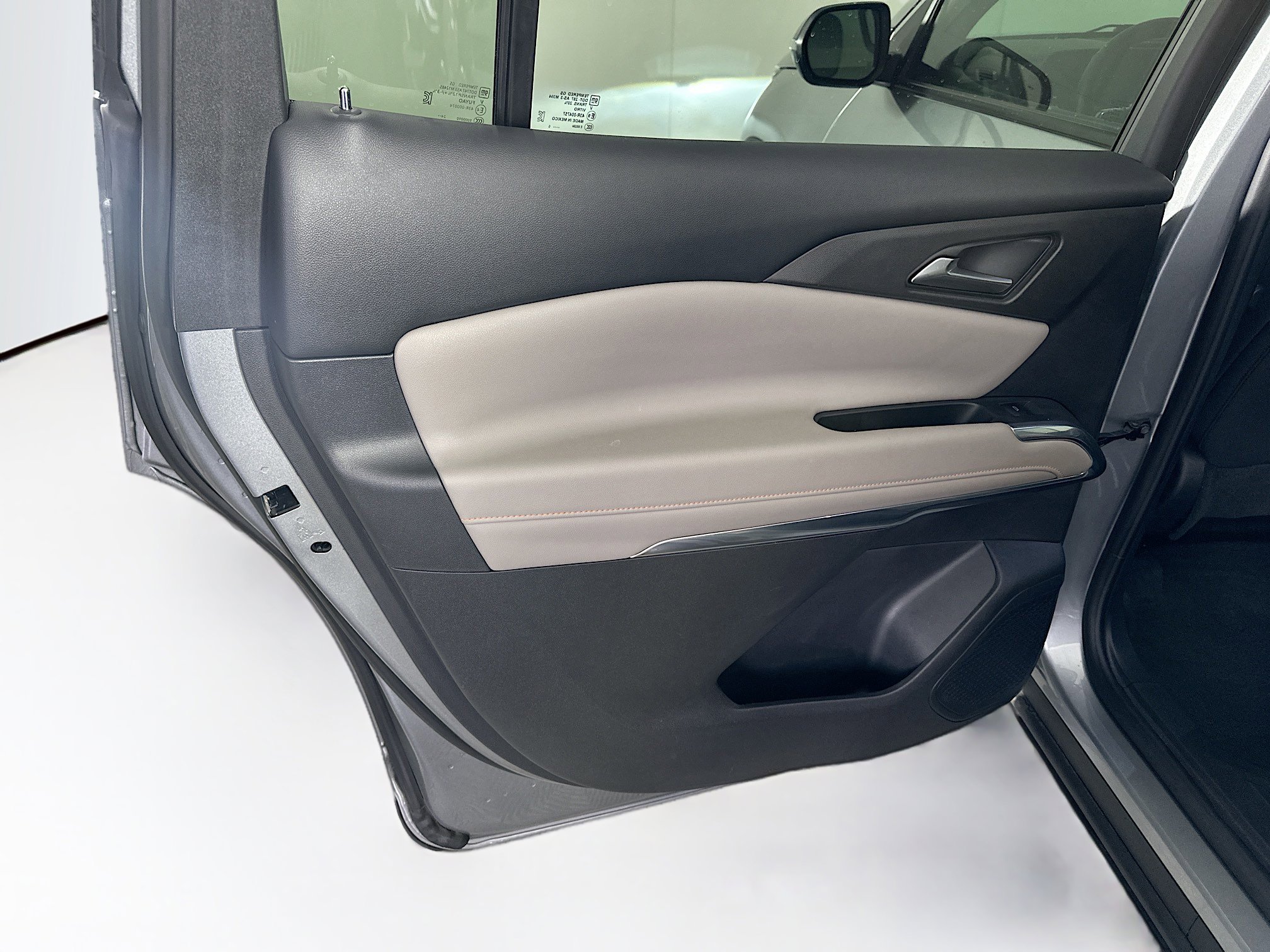 Used 2025 Chevrolet Traverse LT image 26