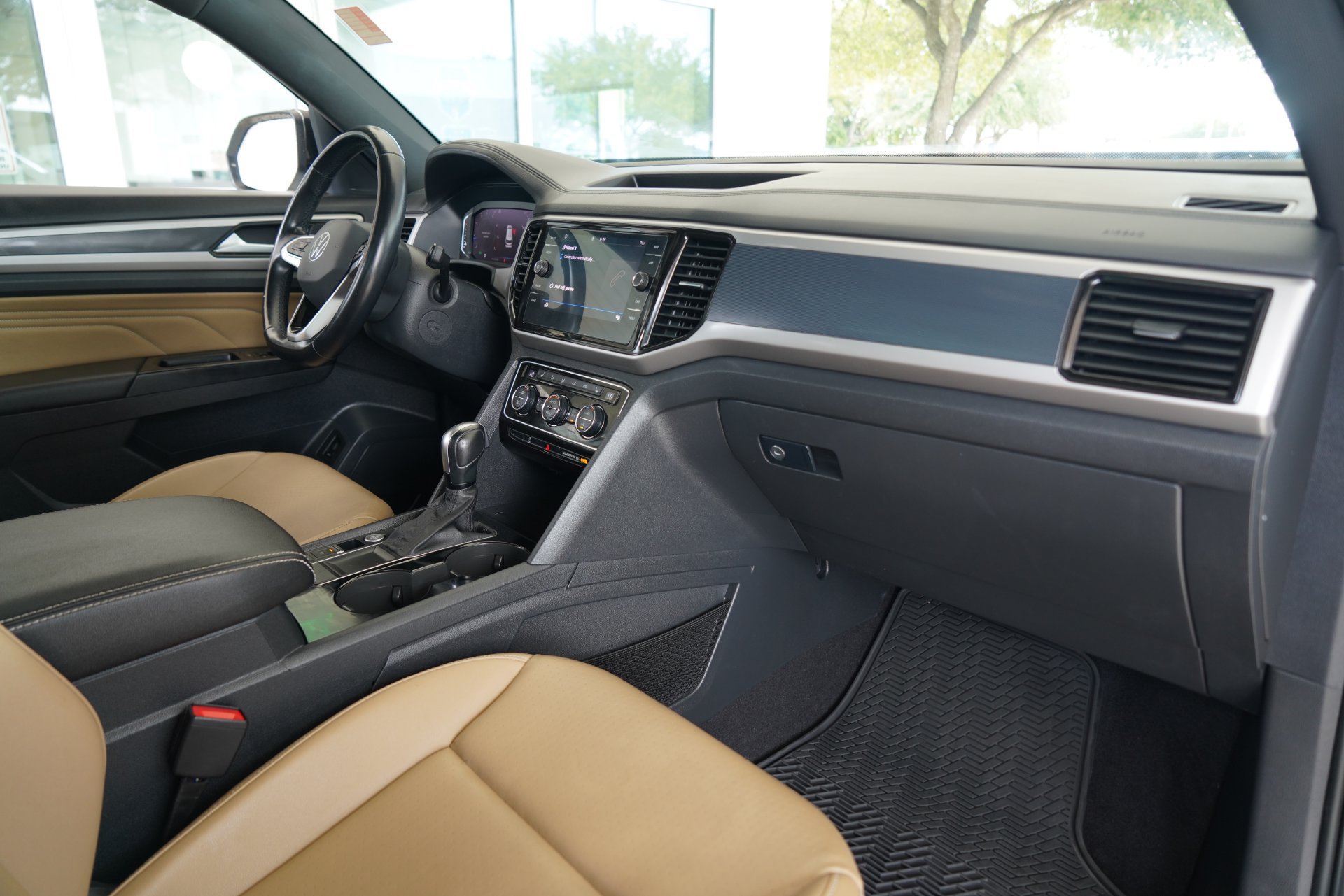 Used 2020 Volkswagen Atlas Cross Sport SEL w/ Cross Sport MDO Package FWD image 22