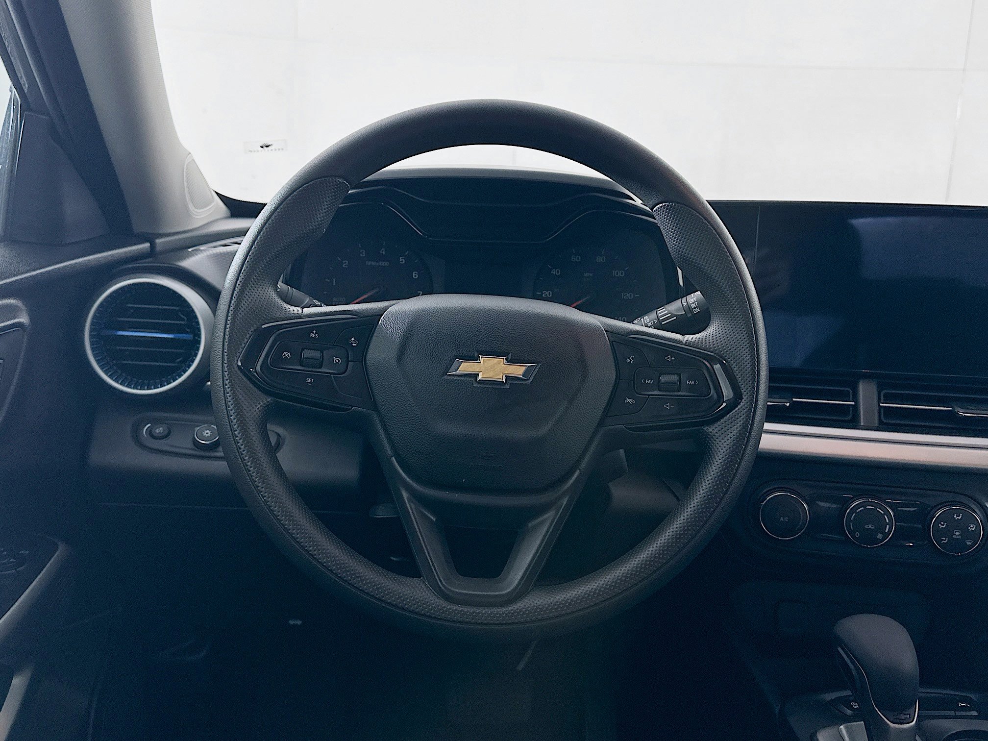 Used 2025 Chevrolet Trax LS image 17