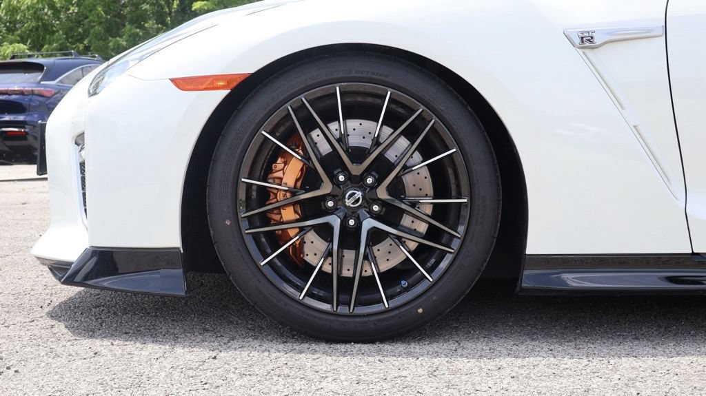 Used 2021 Nissan GT-R Premium AWD/4WD image 2