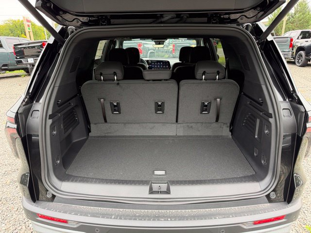 New 2027 Chevrolet Traverse LT w/ Driver Confidence Package FWD image 8