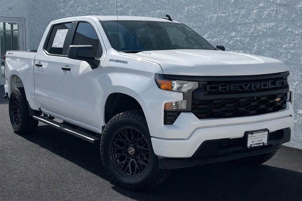 Used 2025 Chevrolet Silverado 1500 Custom image 1