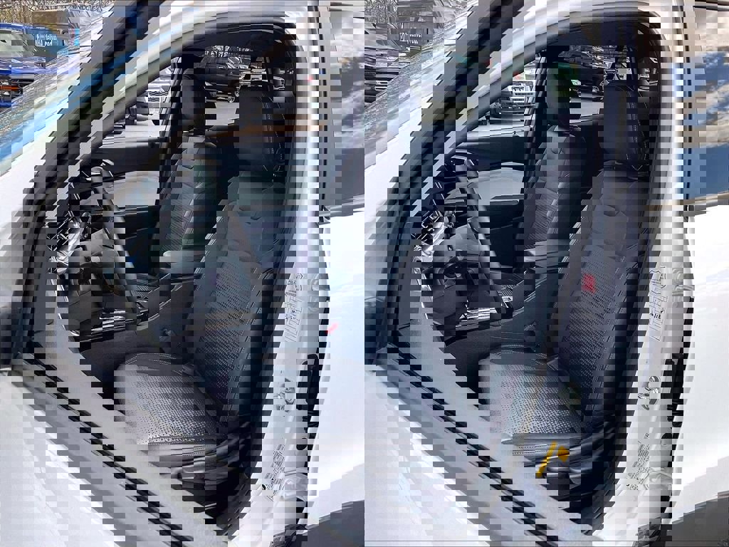 Used 2025 Chevrolet Trax LT w/ LT Convenience Package FWD image 9