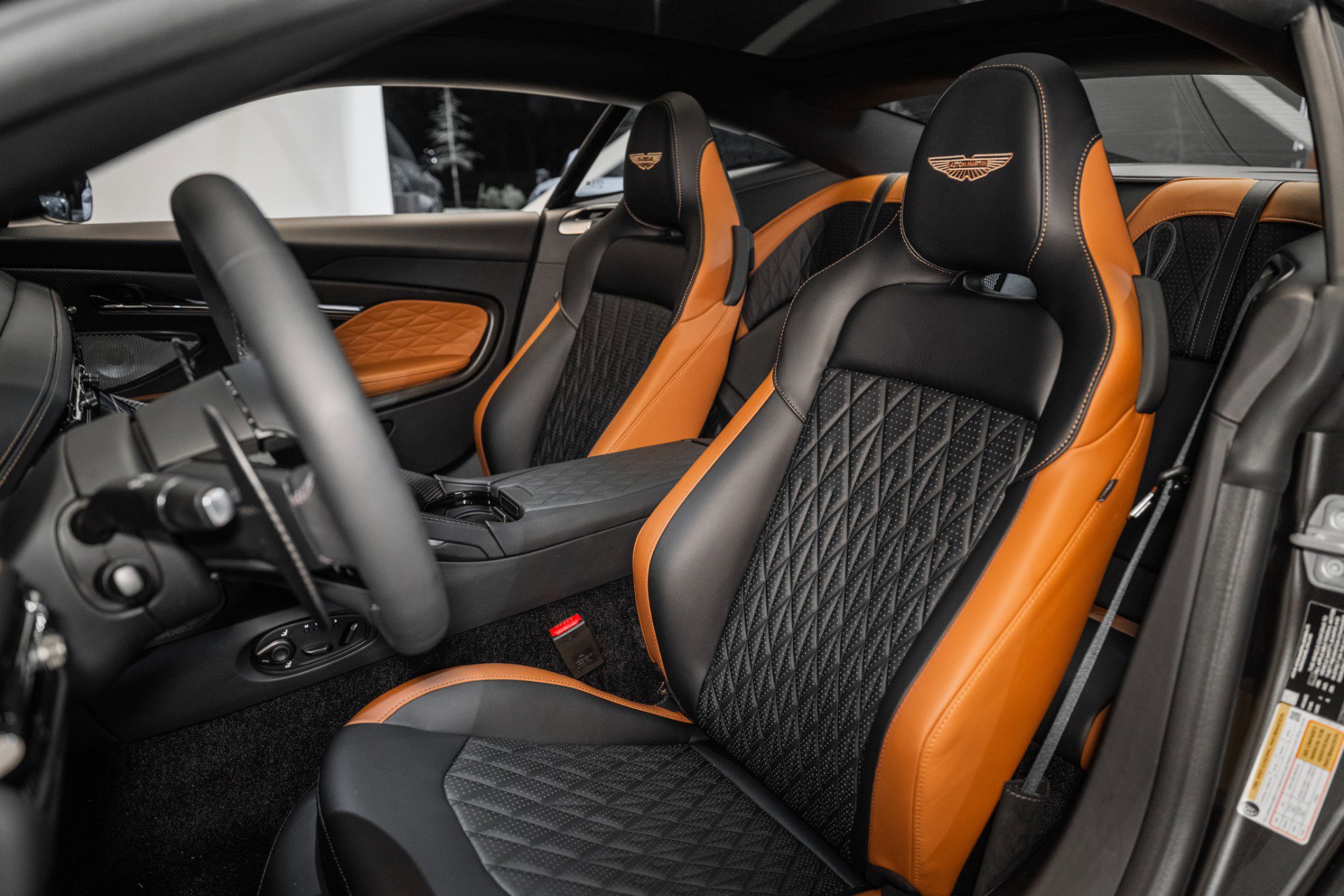 Used 2025 Aston Martin DB12 Coupe image 12