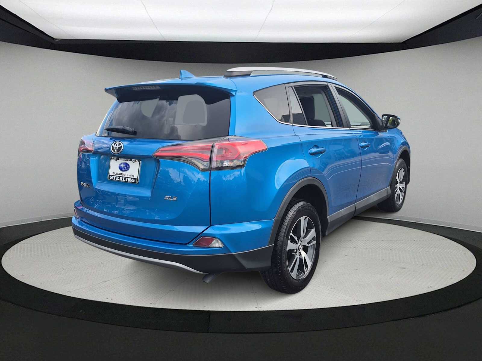 Used 2018 Toyota RAV4 XLE w/ Plus Extra Value Package FWD image 8