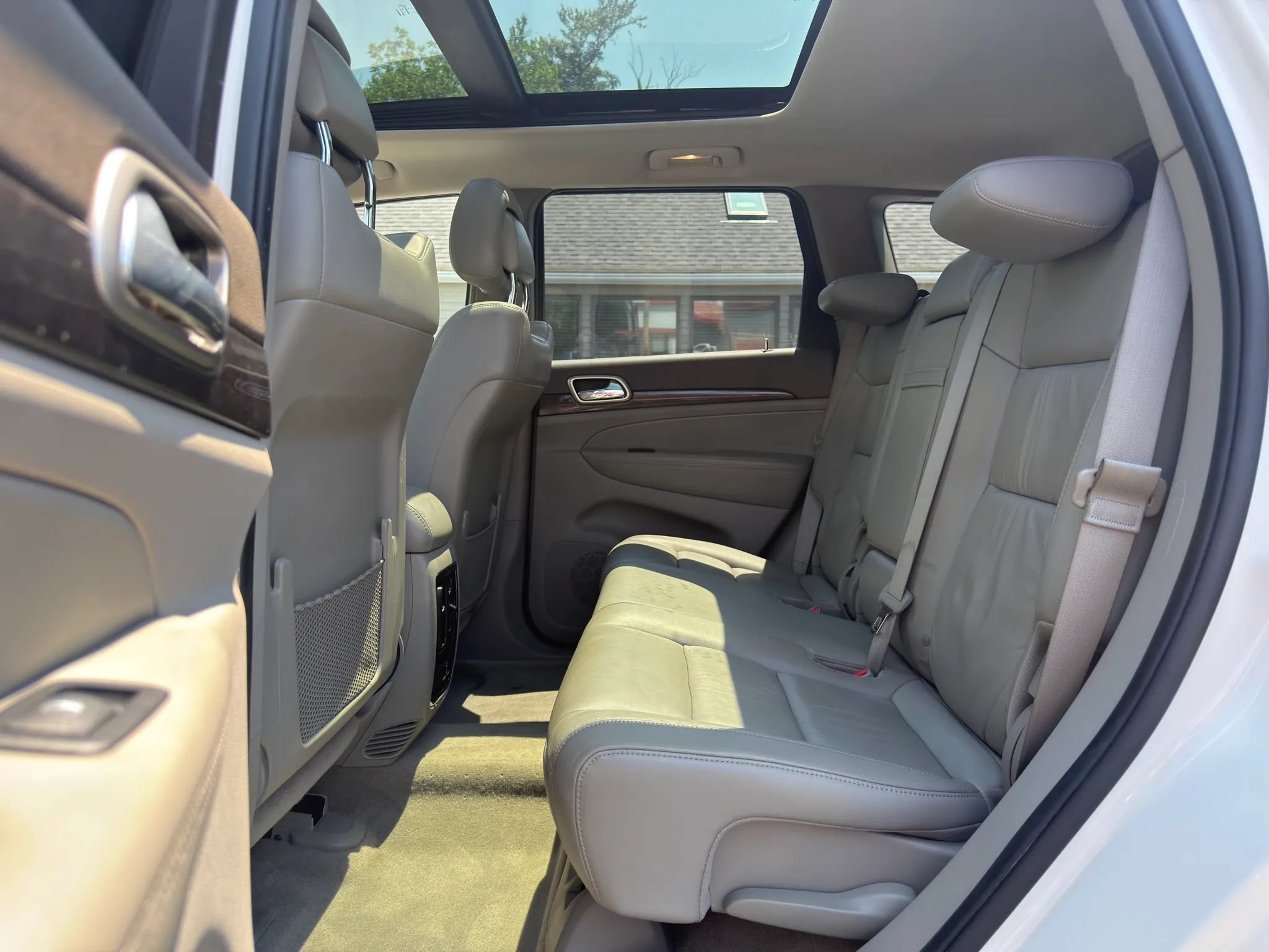 Used 2011 Jeep Grand Cherokee Laredo AWD/4WD image 20