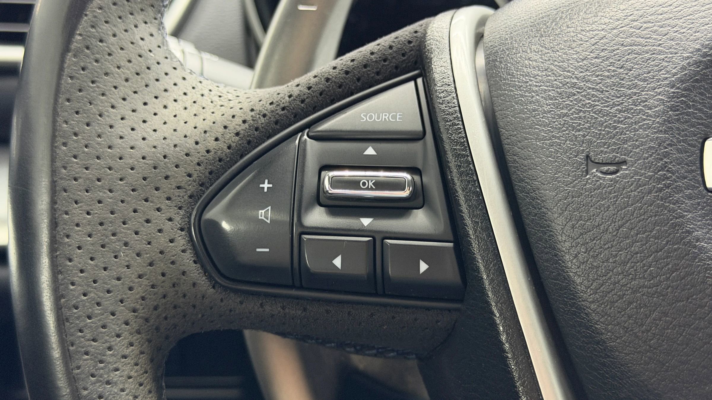 Used 2017 Nissan Maxima SR w/ Midnight Edition image 19