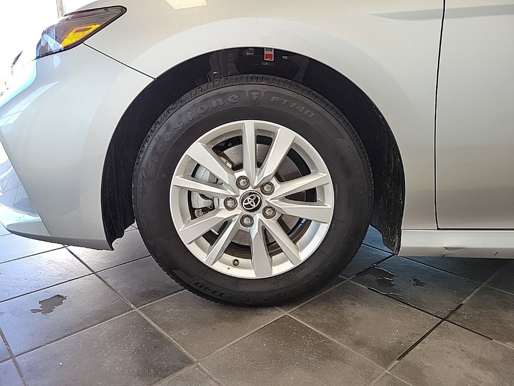 Used 2025 Toyota Camry LE image 15