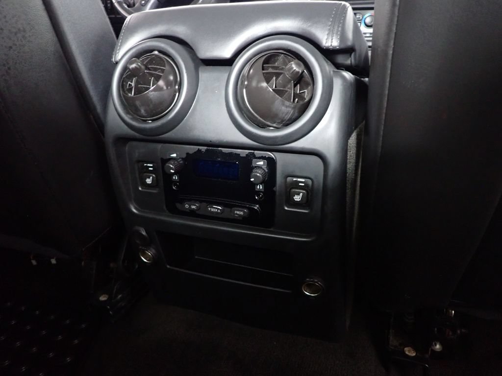 Used 2005 HUMMER H2 SUT w/ Preferred Equipment Group AWD/4WD image 37
