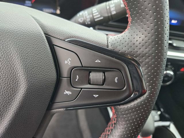 Certified 2025 Chevrolet Trax RS image 17