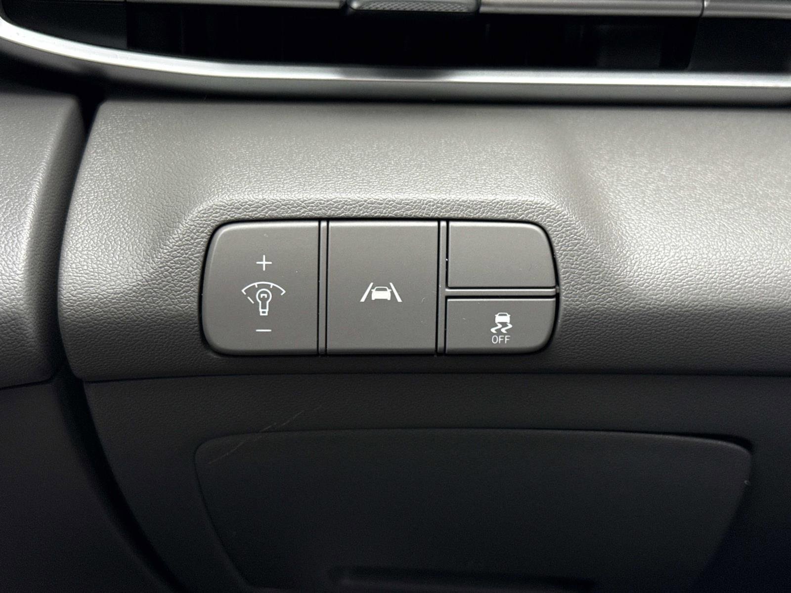 Used 2023 Hyundai Elantra SEL w/ Cargo Package image 18