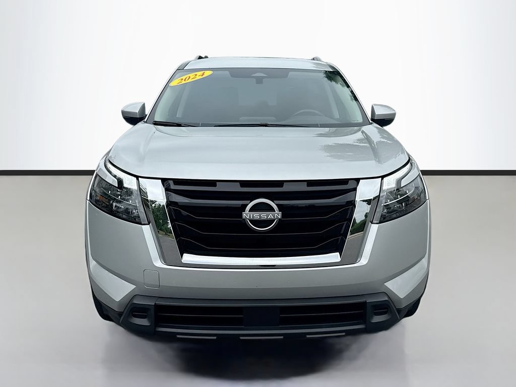 Certified 2024 Nissan Pathfinder SV FWD image 2