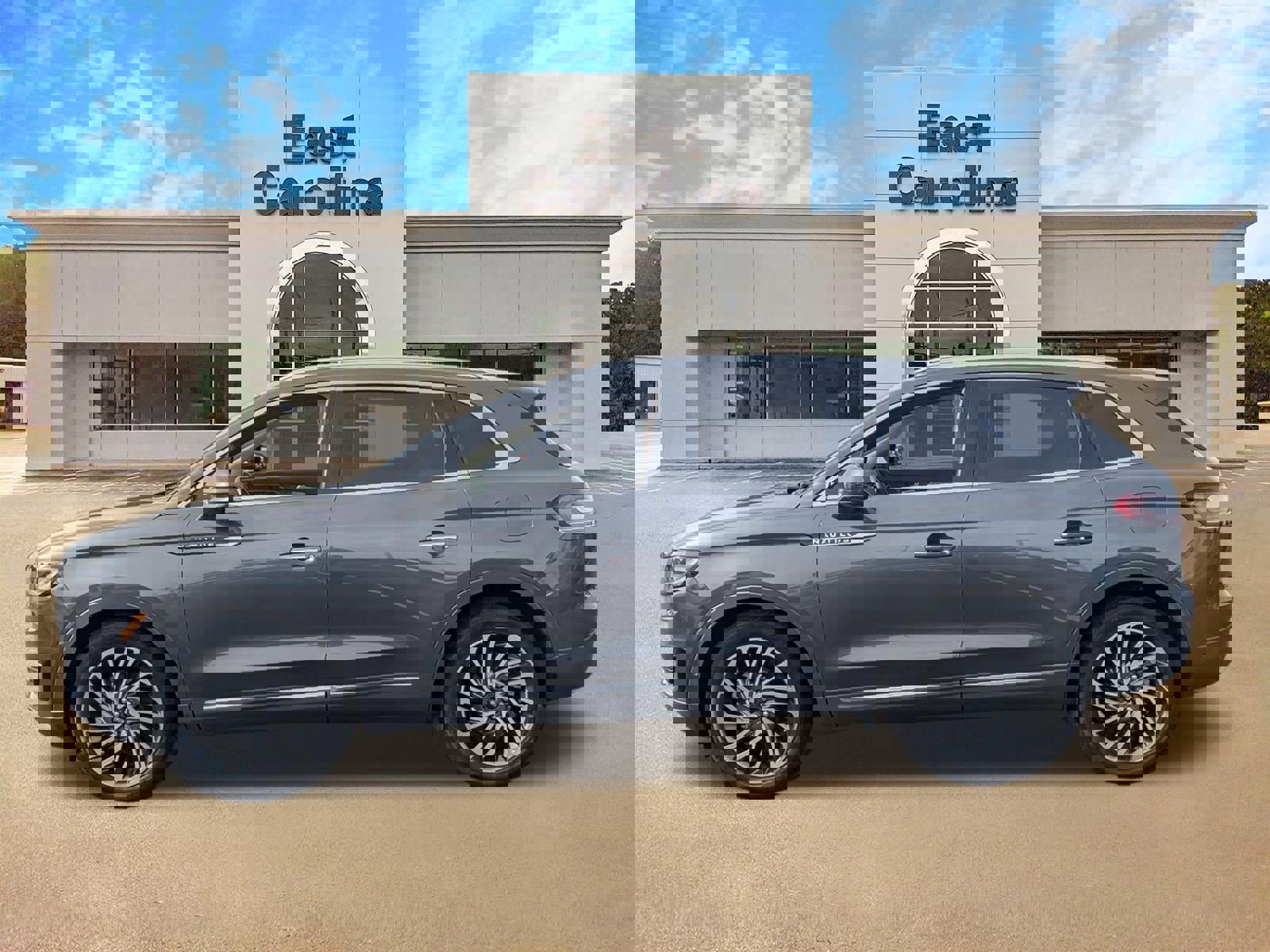 Used 2020 Lincoln Nautilus Reserve w/ Equipment Group 201A image 6