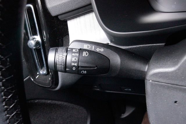 Certified 2025 Volvo XC40 B5 Core w/ Climate Package AWD/4WD image 21