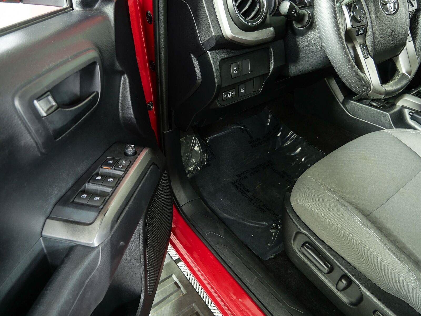 Used 2021 Toyota Tacoma SR5 RWD image 7